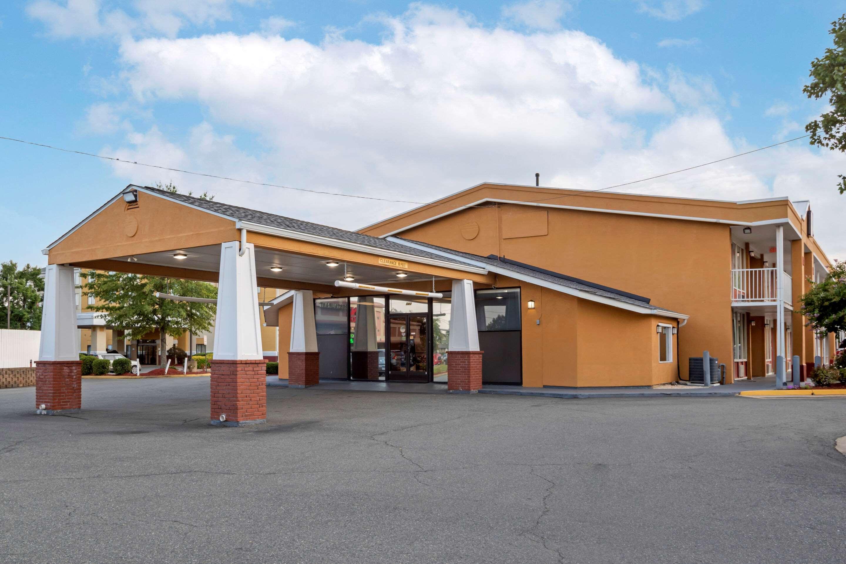 Quality Inn Fredericksburg Near Historic Downtown Eksteriør billede